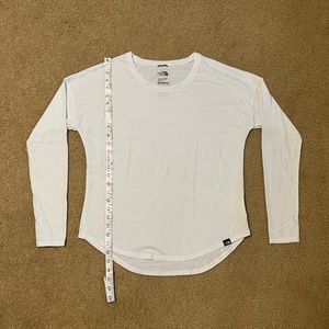 NWOT The North Face White Long sleeve shirt